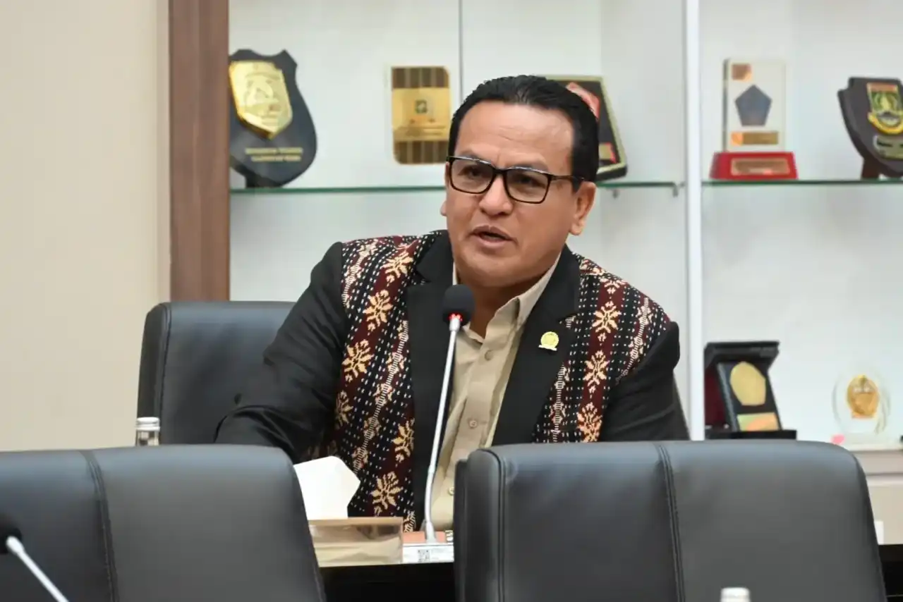 Anggota Badan Legislasi Baleg DPR RI Umbu Kabunang Rudi Yanto Hunga dalam Rapat Dengar Pendapat Um20260518143132