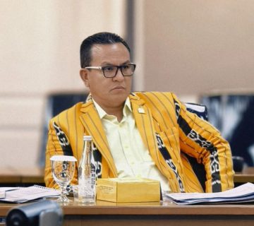 Umbu Rudi Kabunang DPR RI (1)