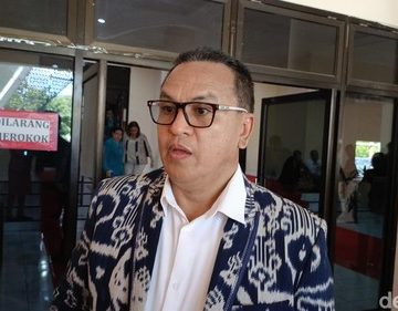 anggota-komisi-xiii-dpr-ri-umbu-kabunang-rudi-yanto-hunga-saat-diwawancarai-detikbali-sabtu-132025-1740838964757_169 Anggota komisi xiii dpr ri umbu kabunang rudi yanto hunga saat diwawancarai detikbali sabtu 132025 1740838964757 169